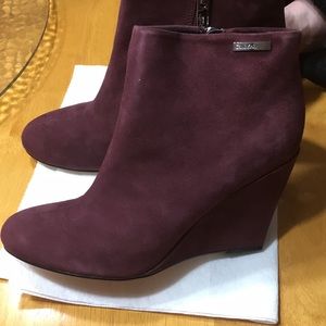 Calvin Klein ankle boot color burgundy